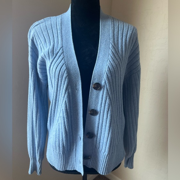 CAbi Scenic Cardigan Sweater Elegant Knitwear - Picture 2 of 11